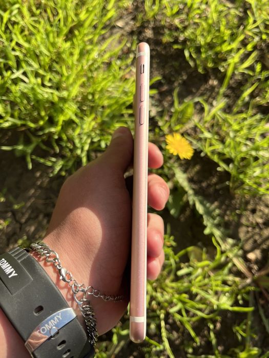 Продам iPhone 7 Plus