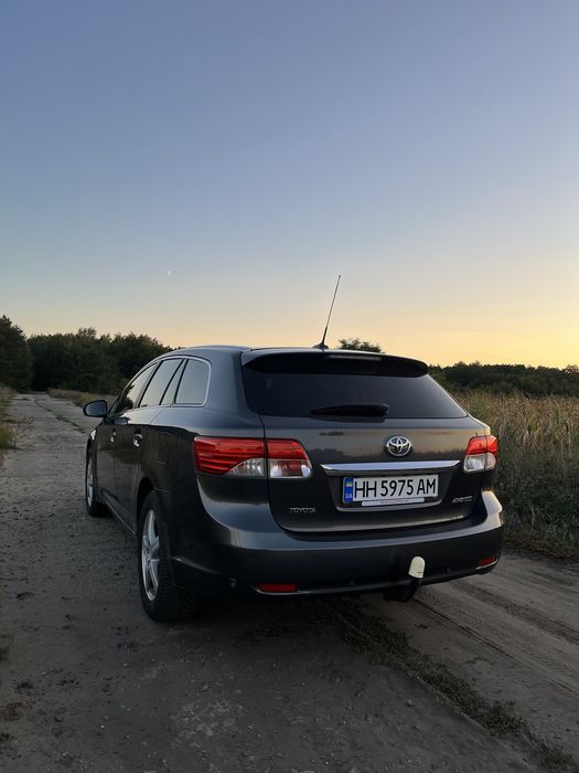 машина Toyota Avensis diesel