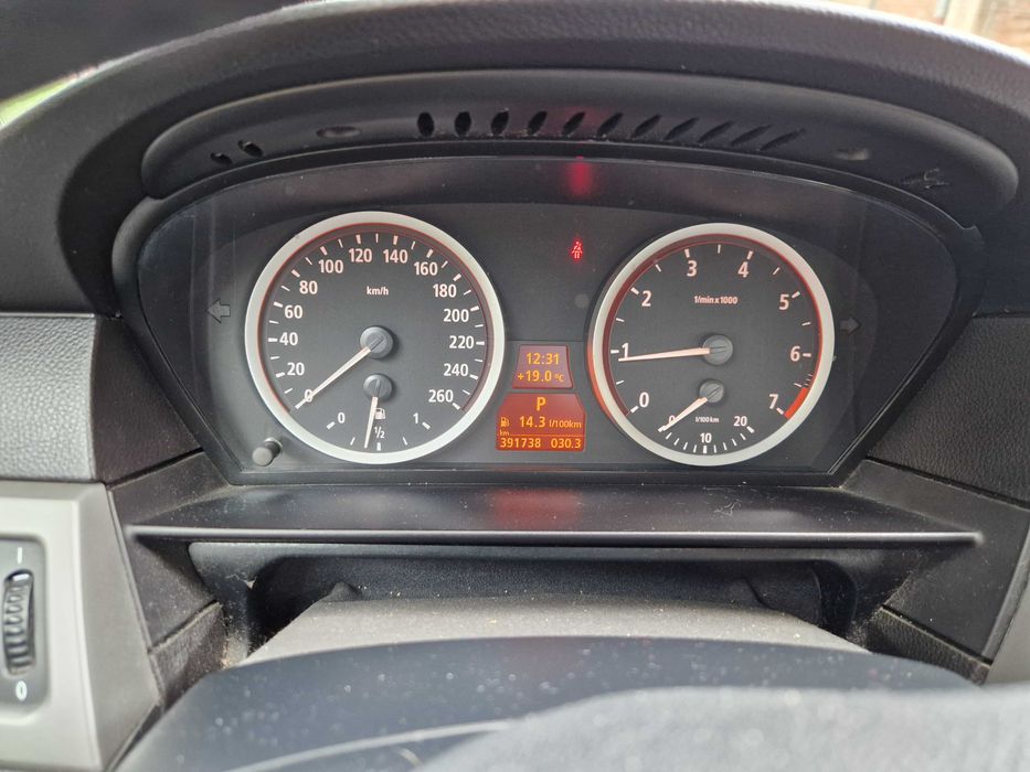 Samochód BMW e61 523i
