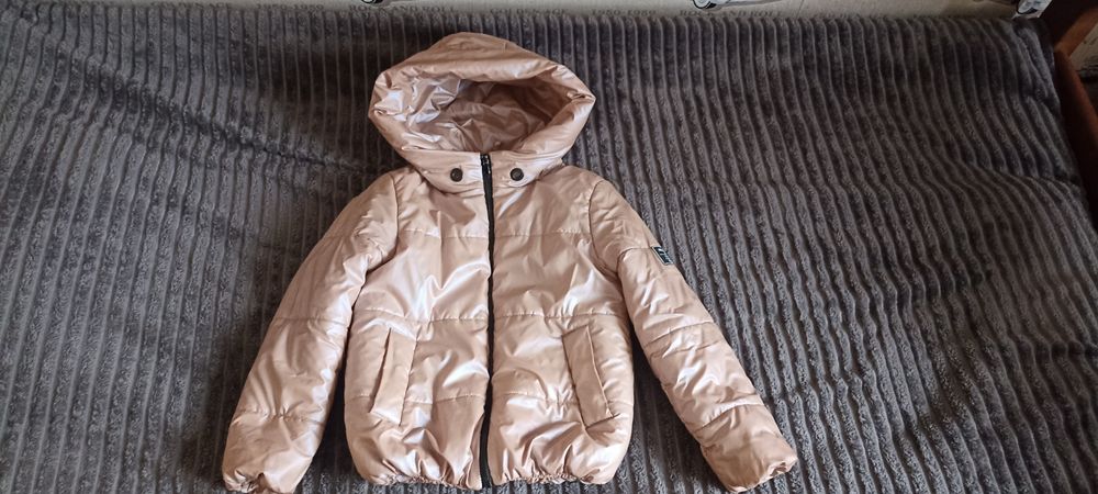 Куртка на дівчинку 4-5років
