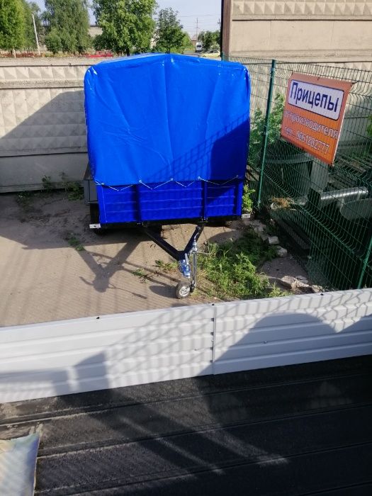 Легковий двовісний причіп.