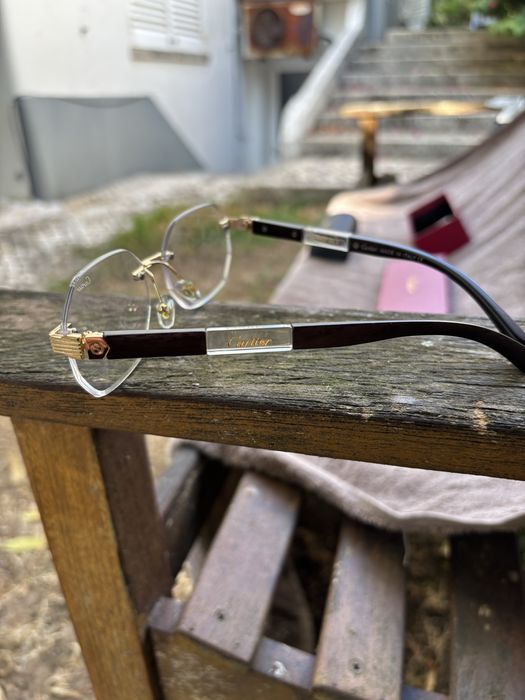 Oculos com  lentes brancas podem ser colocadas outras de cor