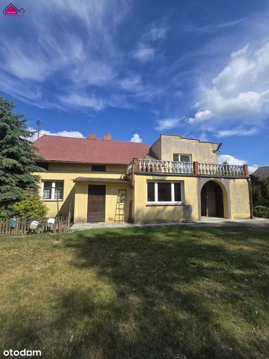 Dom z zabudowaniami gospodarczymi, blisko S25