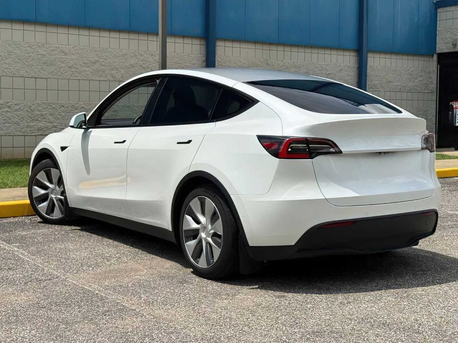 Tesla Model Y      2021