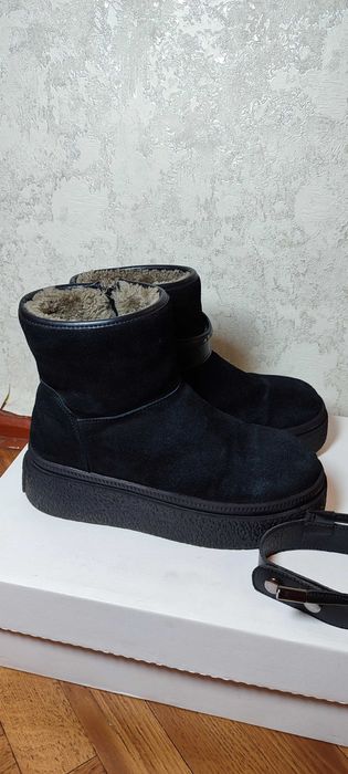 Уги для дівчинки
