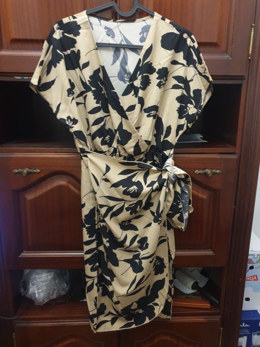 VESTIDOS completamente NOVOS