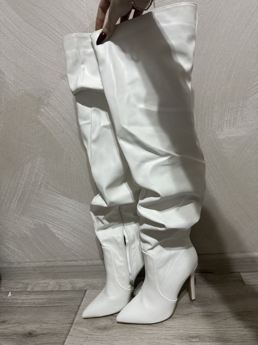 Продам демисезонные ботинки белые на шпильке