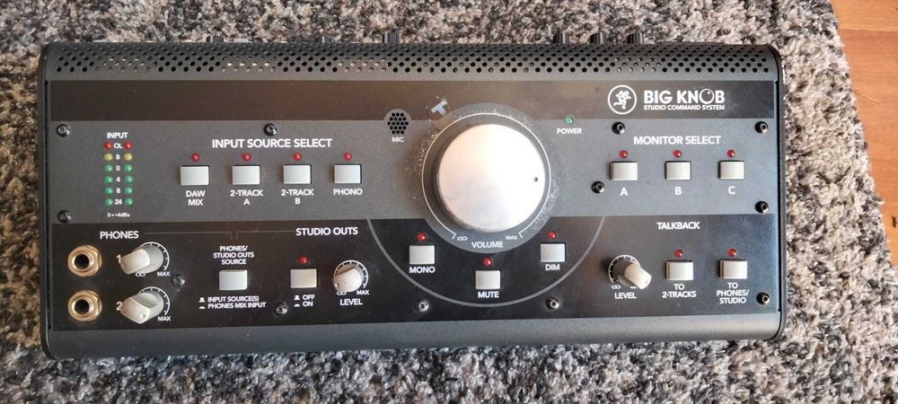 Mackie big knob studio monitor system