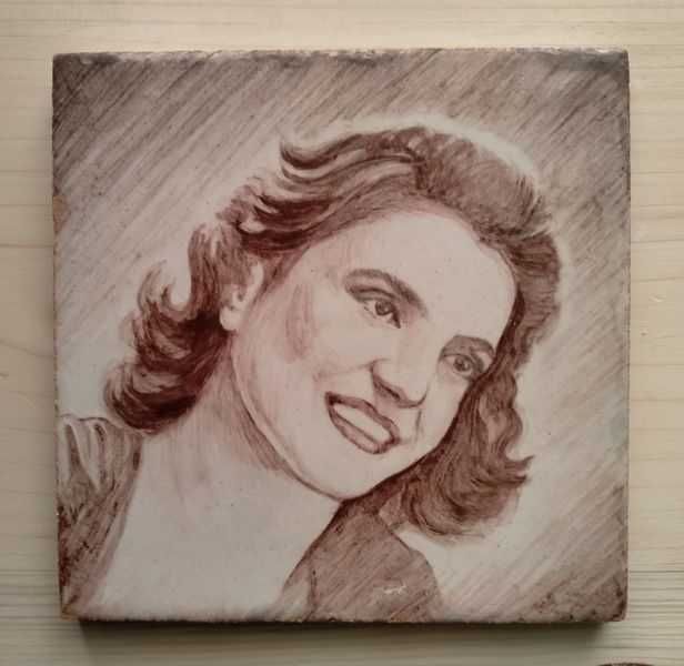 Azulejos pintados a mão. Retratos sobre cerâmica. Desenhos de animais.