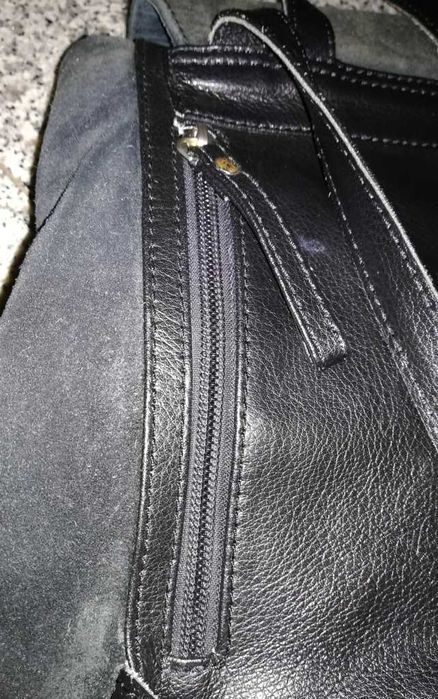 Mochila preta em pele