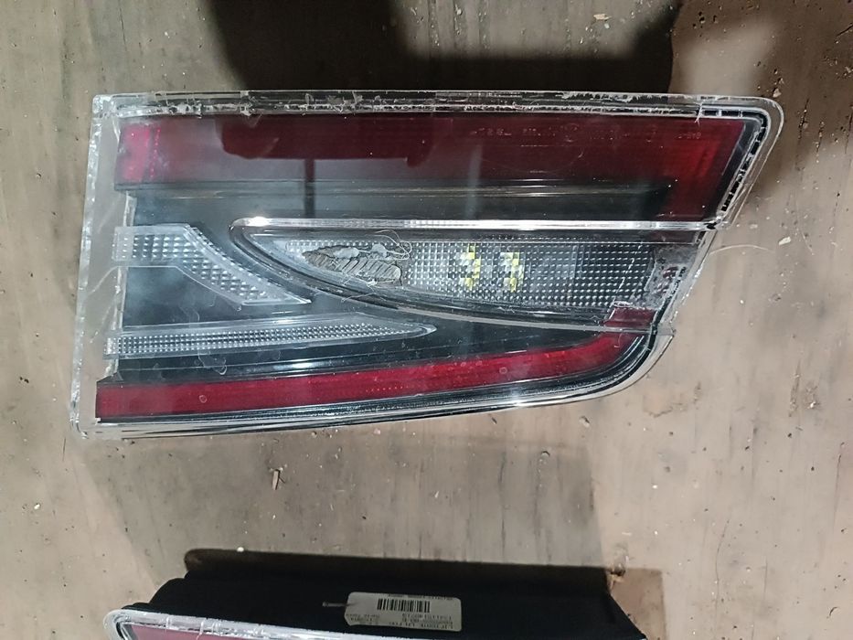 Продам задний оригинальный фонарю на ляду Tesla model S.