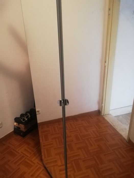 Guarda roupa semi novo