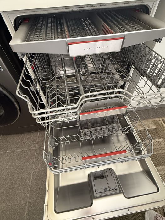 Maquina de Lavar Loiça Bosh Serie 6 - Como NOVA | Silenciosa e Economi