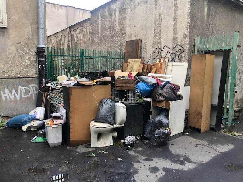 Wywóz starych mebli odpadów utylizacja gruzu śmieci Przeprowadzki