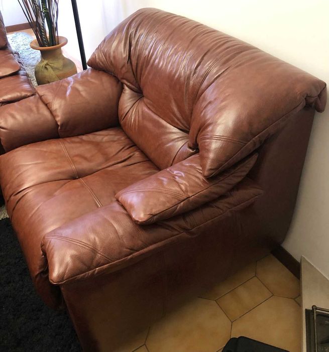 Ofereço sofá na compra de 2 poltronas individuais!