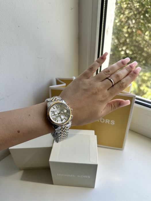 Часи Michael Kors