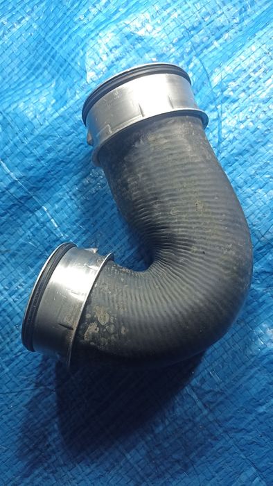 Патрубок интеркулера VW  PASSAT B5 Audi A4 A6 Skoda SUPERB 1.9 TDI