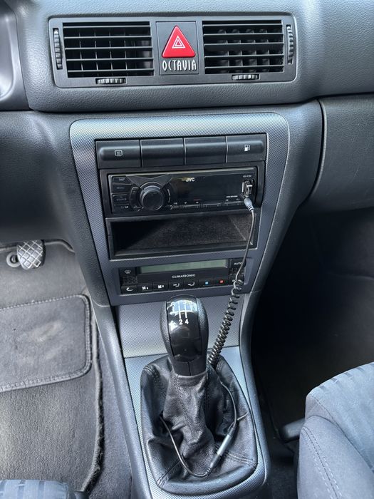 Продам Skoda Octavia 1.8 AGU