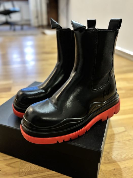 Чорні челсі з акцентною підошвою 39 р