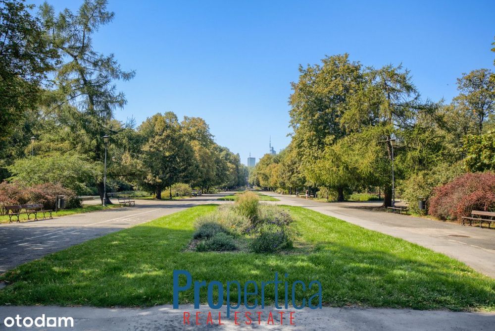 Przedwojenna kamienica, wyremontowane, park.