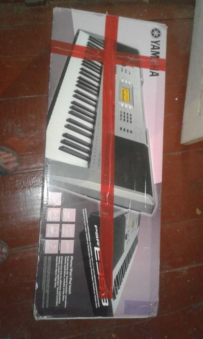 Синтезатор Yamaha PSR-E353 + педаль + стойка