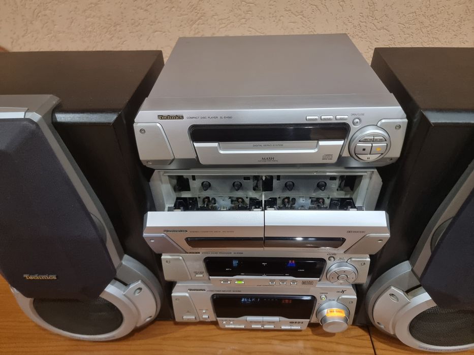 Музичний центр Технікс EH 560 с колонками