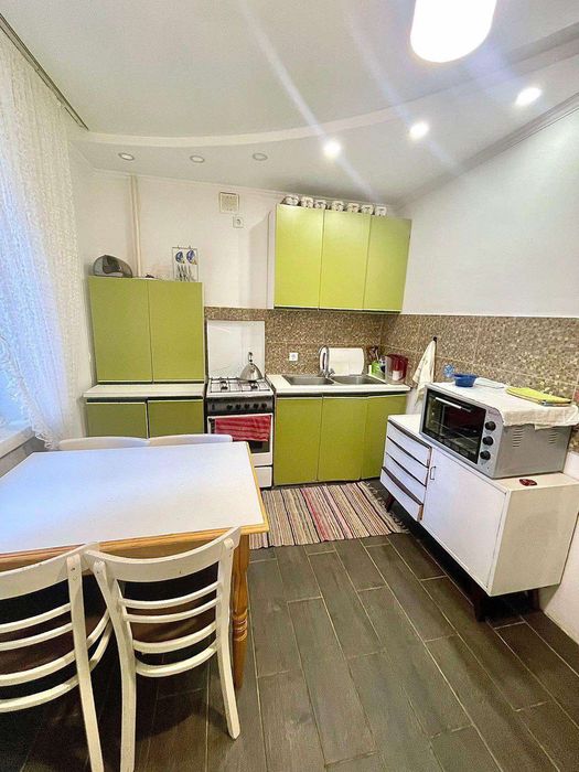 4-х кім. квартира в центрі міста.