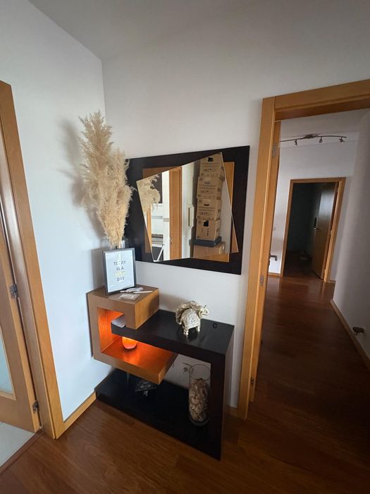 Móvel de entrada com espelho