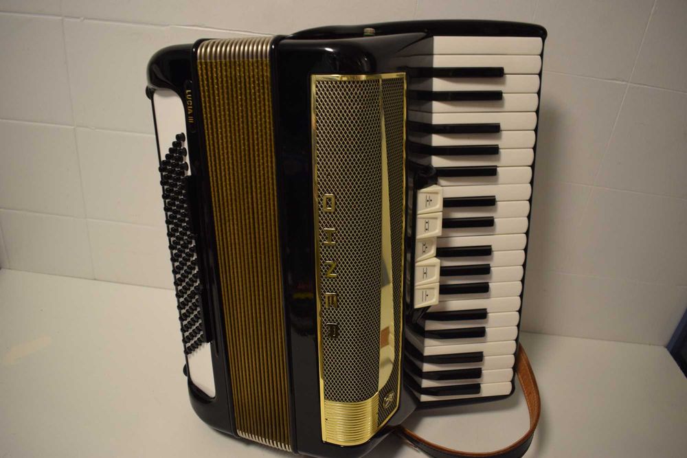 Acordeao Hohner Lucia III 3 Voz 96 Baixos, N. 69