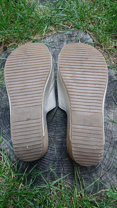 Wojas srebrne skórzane klapki koturny na korku sandałki Venezia.