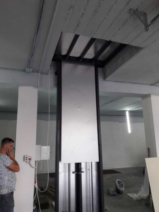 Вантажна вертикальна підіймальна платформа-ліфт