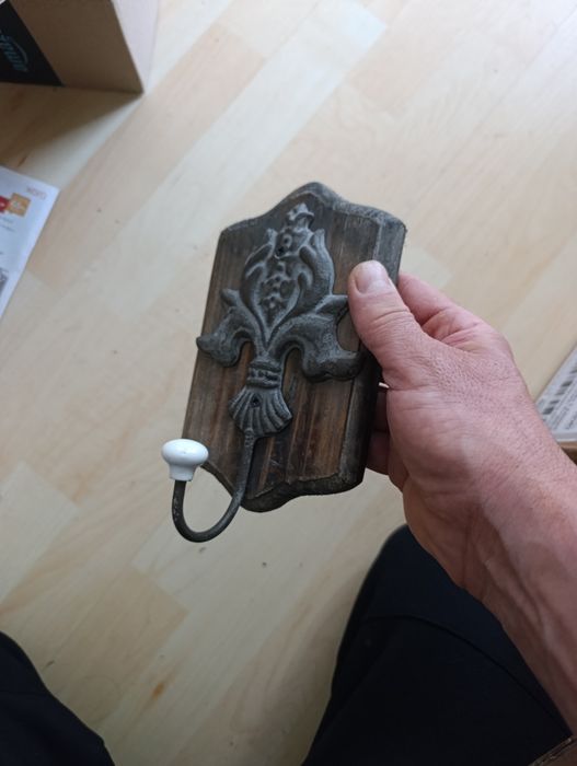 Крючки-вешалки с бронзы,дюрали