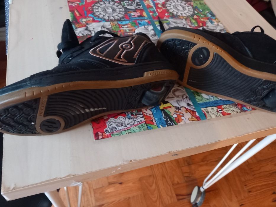Tenis com rodas. unissexo.