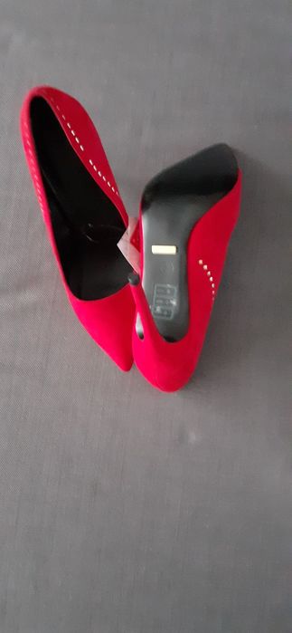 Buty damskie szpileczki firmy Reserved rozmiar 38