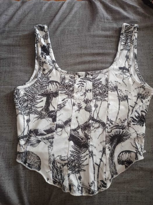 Продам топ білий з візерунками