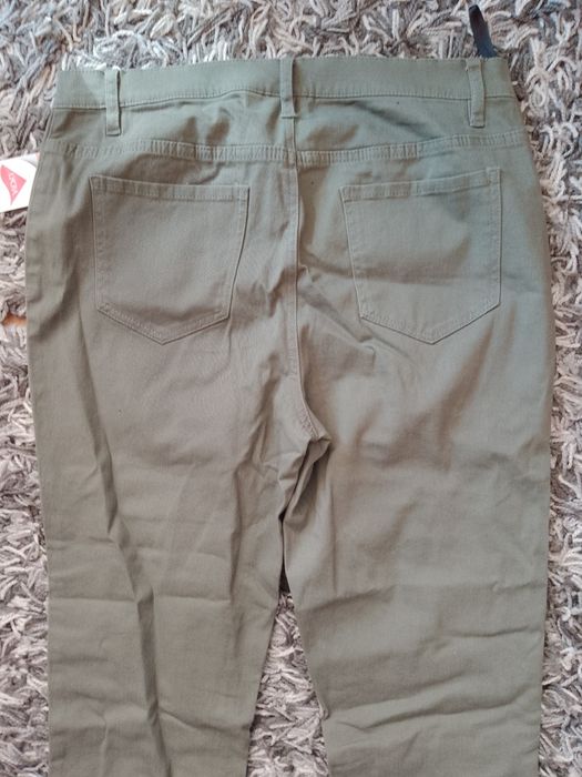 Spodnie z przetarciami dziurami khaki