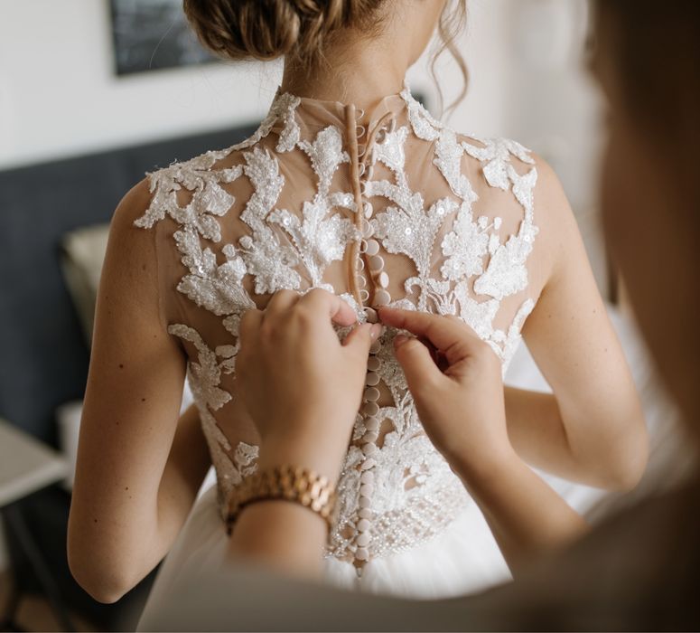 Весільна сукня з салону