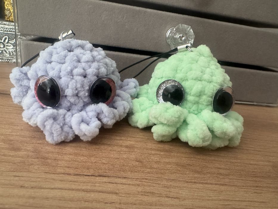 Іграшки брелки вʼязані