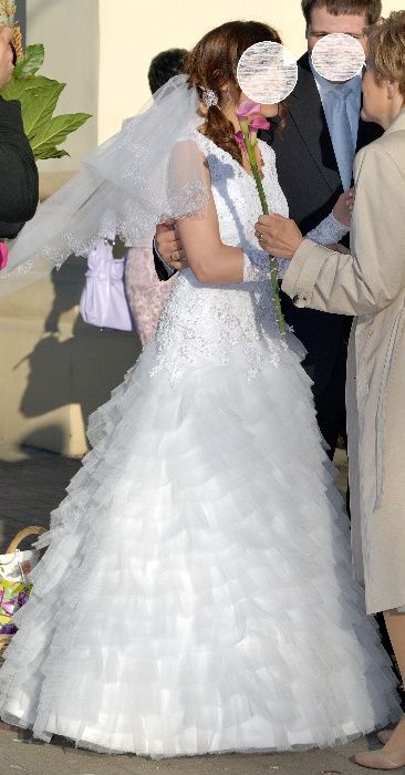 Suknia ślubna z dodatkami