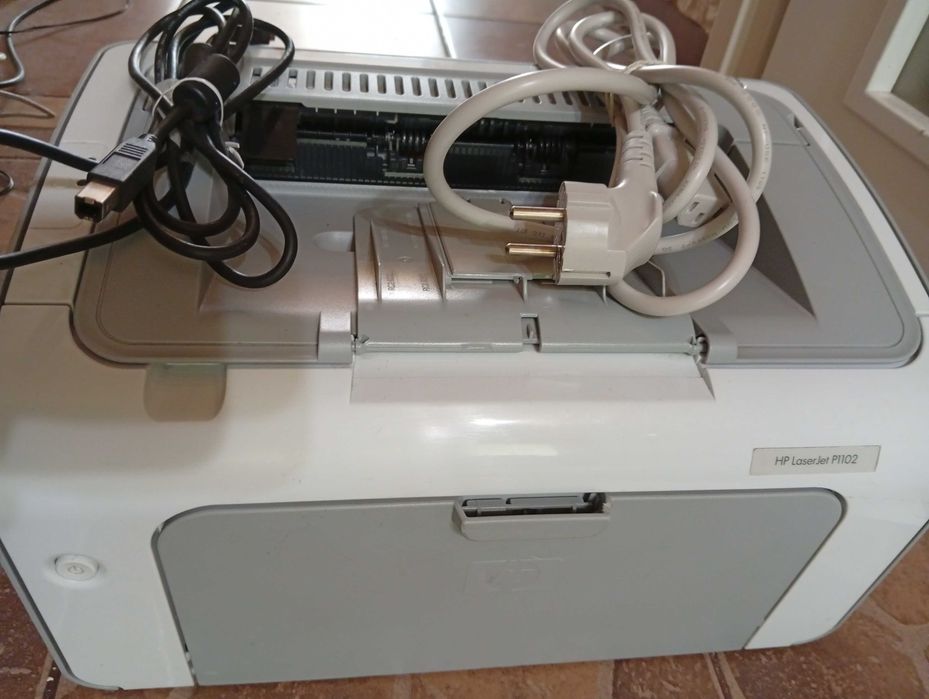 Niezniszczalna w idealnym stanie drukarka laserowa HP P1102+ kabel USB + kabel sieciowy + toner