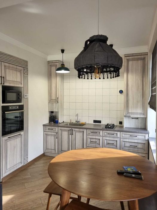 Довгострокова оренда 2-к квартири.