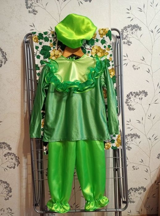 Універсальний зелений костюм ( жабеня, огірочок)