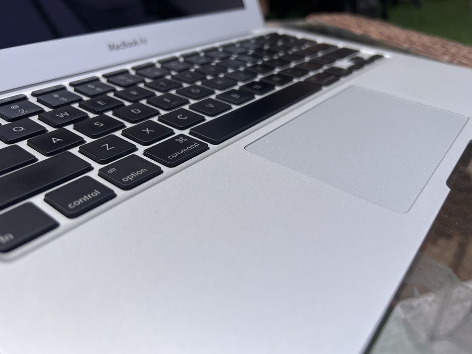 Apple Macbook Air mid 2011
