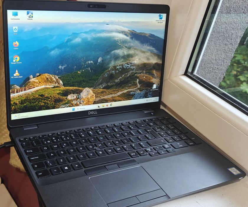 Szybki Laptop Dell Latitude 5500 i7-8665U 16GB 256GB SSD M.2 15,6 Full HD Windows 11 Pro Podświetlana klawiatura