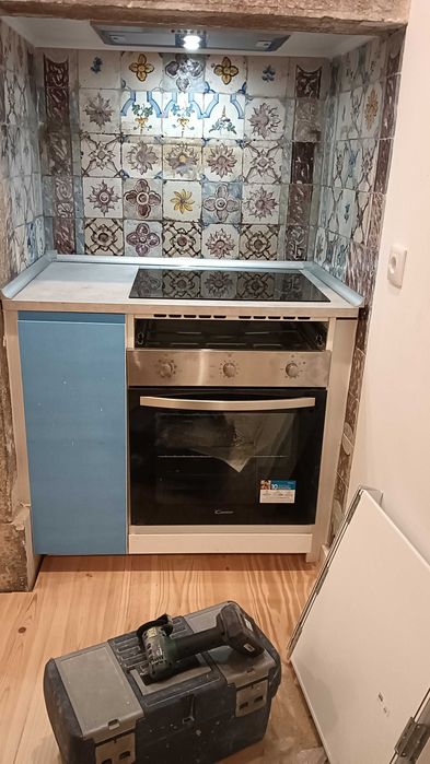 Montagem de Cozinhas e Roupeiros .