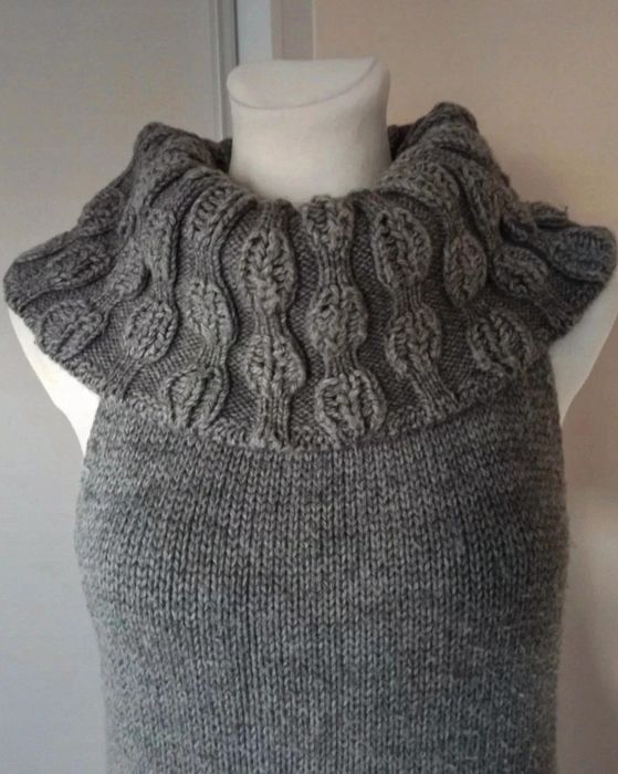 Długi bezrękawnik z golfem Greence rozm. M/L