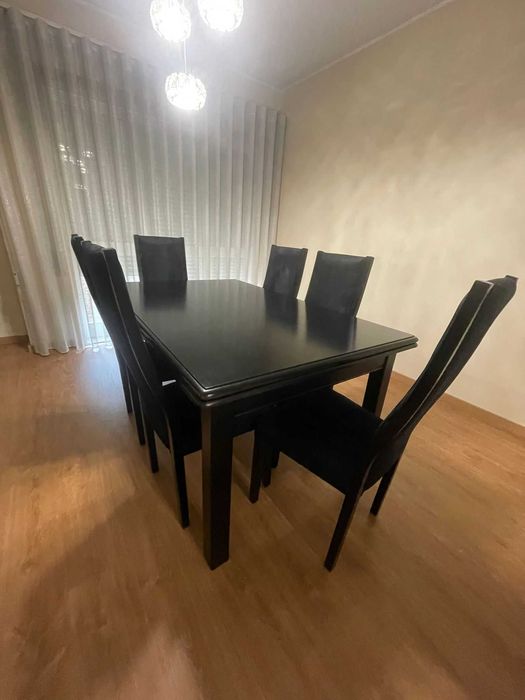 Mesa em Mogno 160 cm Extensível ( 260cm) + 6 cadeiras em bom estado