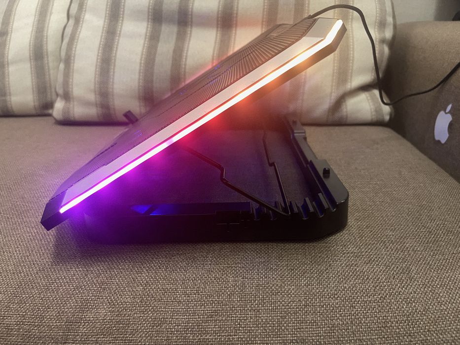 Отличная охлаждающая подставка для ноутбука  14 -19 GamePro CP890. С гарантией.