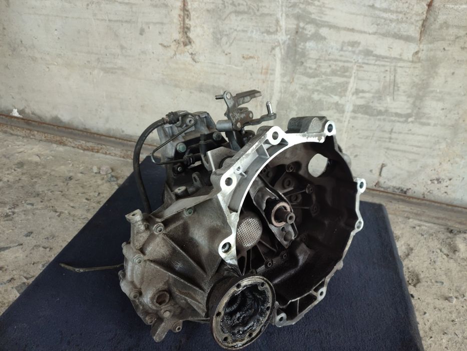 Коробка передач 1.6 FSI GYT 5 ступка Golf 5 Skoda Octavia A5 Tauran