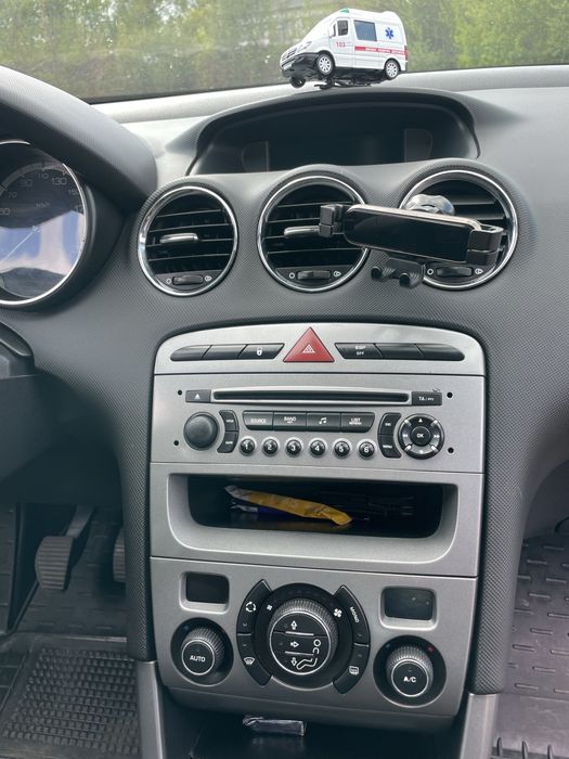 Peugeot (Пежо) 308sw 1.6 дизель 2011